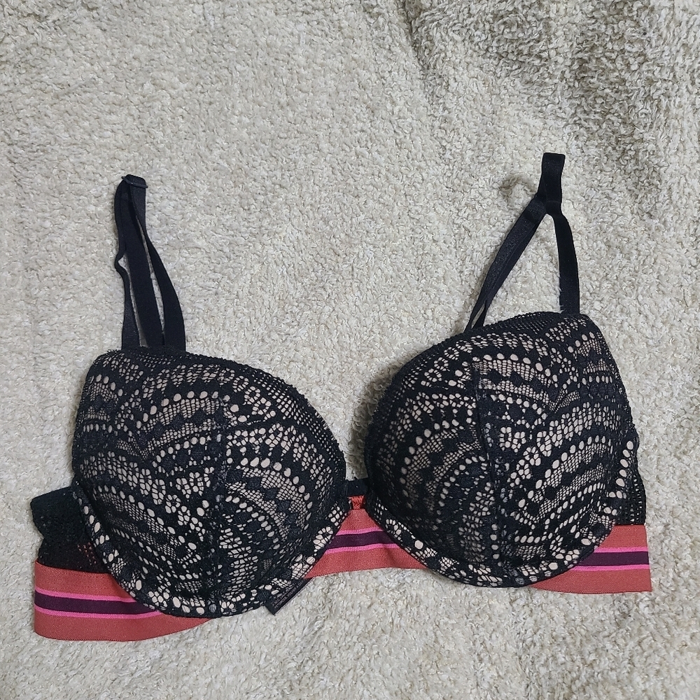 Victoria's Secret Very Sexy Lace Striped Push Up Bra